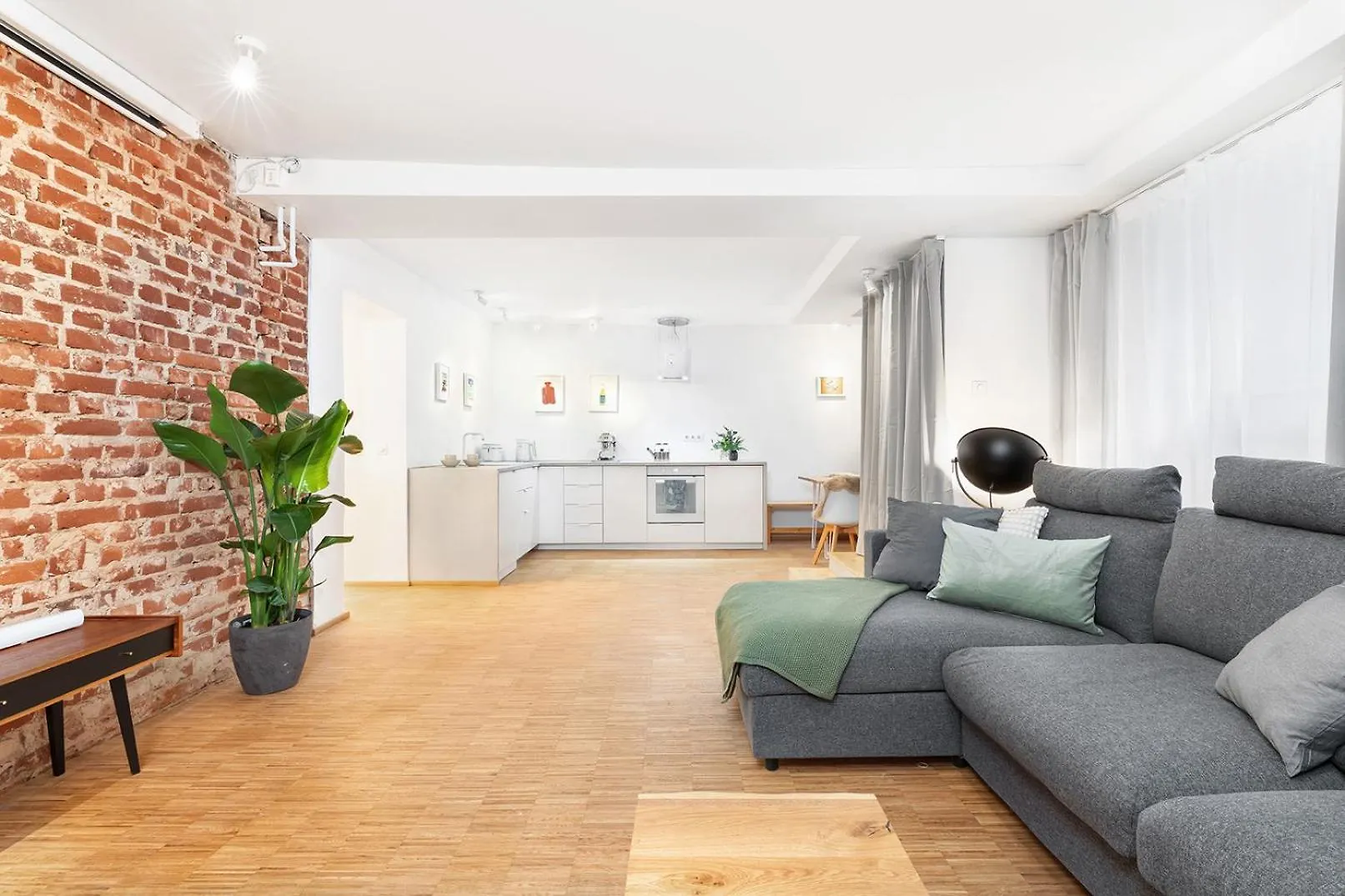Stylish Apartment With Home Cinema, 2-Min Tram Berlin 0*,  Tyskland