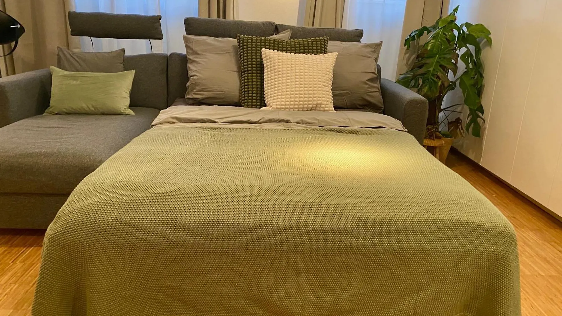 Stylish Apartment With Home Cinema, 2-Min Tram Berlín