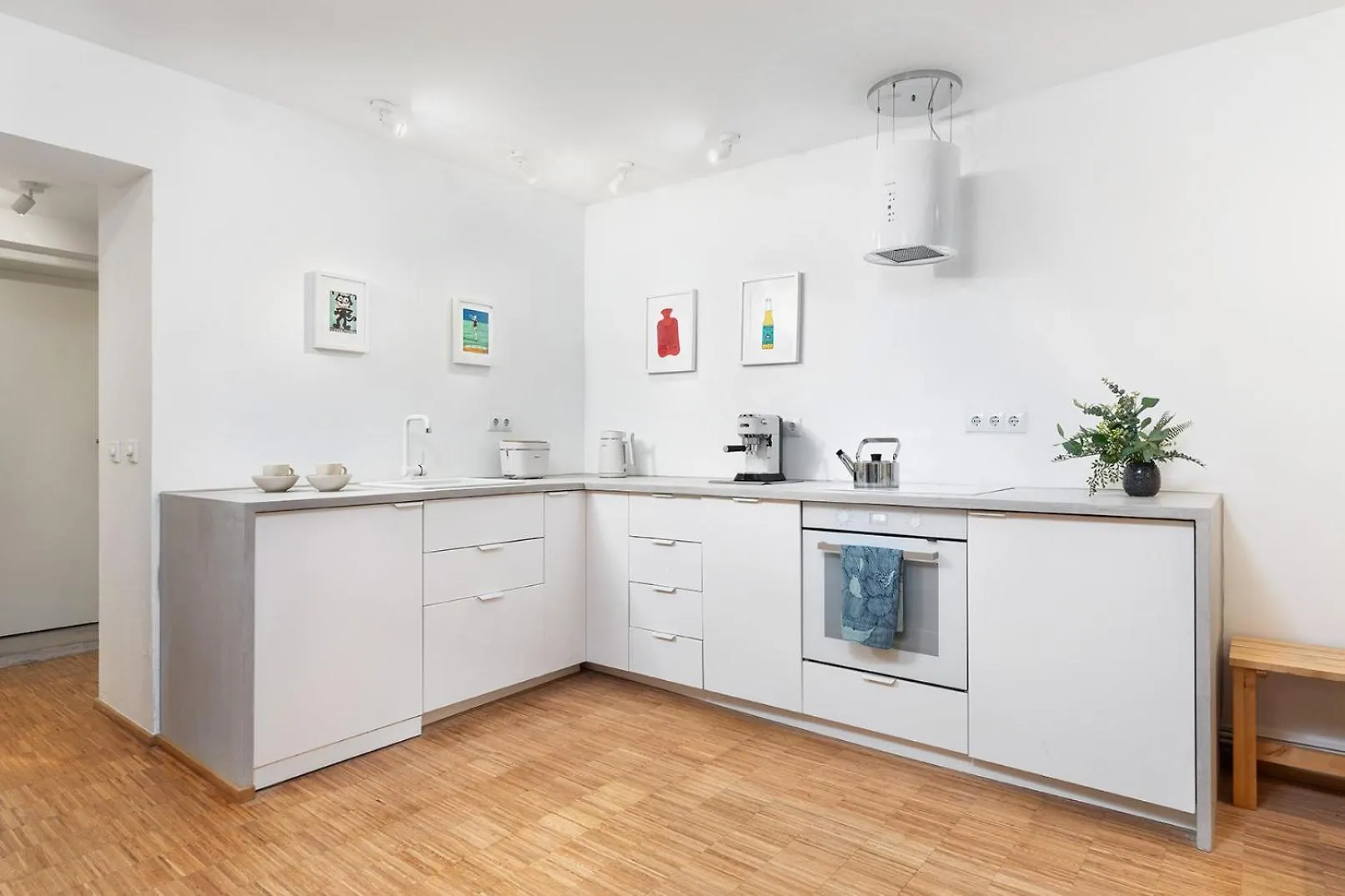 Stylish Apartment With Home Cinema, 2-Min Tram Berlín